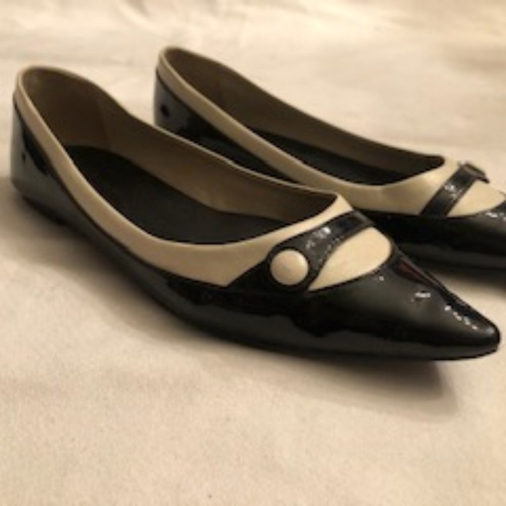 MIA Black patent and ivory spectator flats